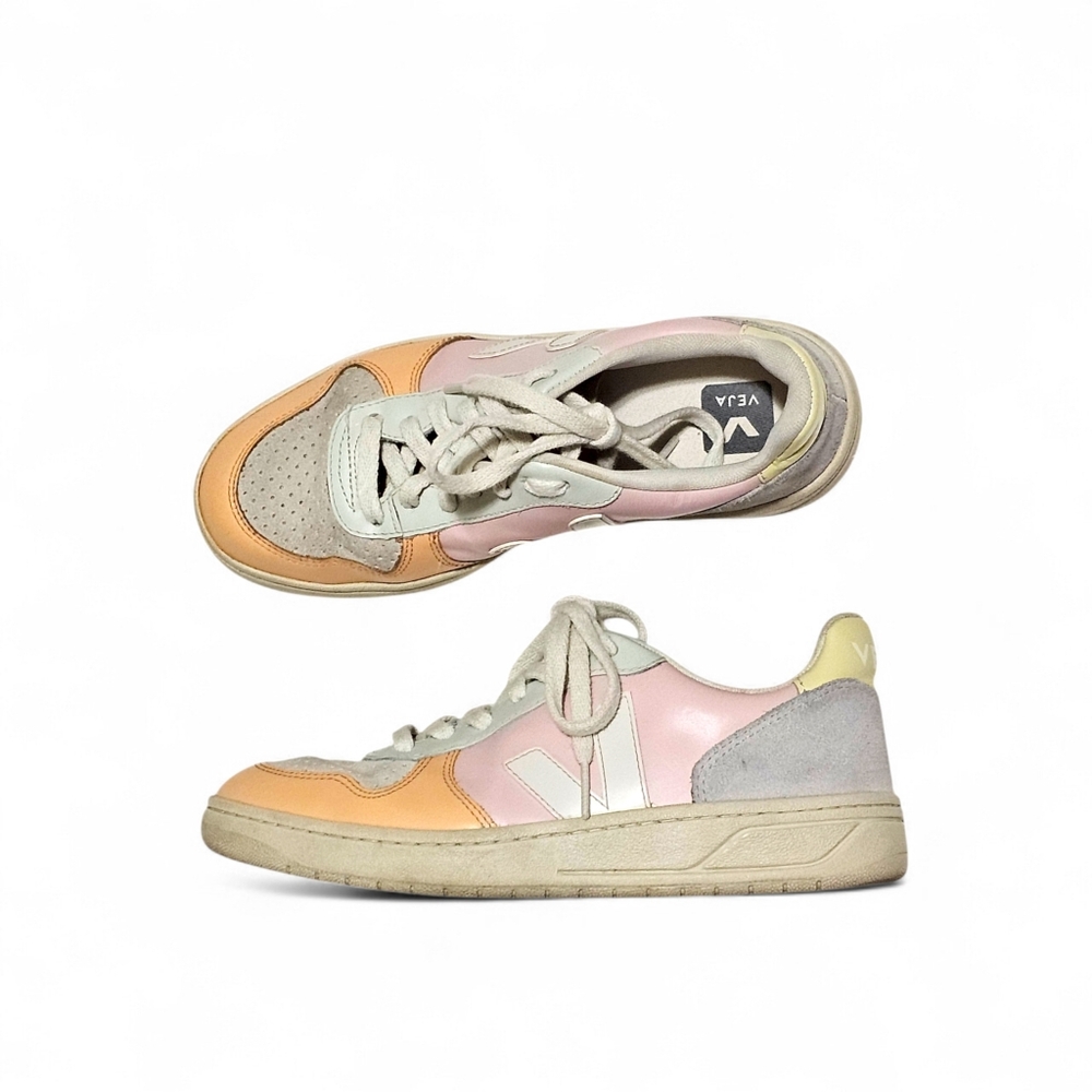 Veja V-10 low-top sneakers in Petale White Multicolor Size 7